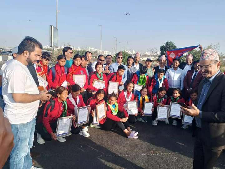 साउदीमा नेपालीहरु द्धारा  राष्ट्रिय महिला फुटबल खेलाडीहरु सम्मानित