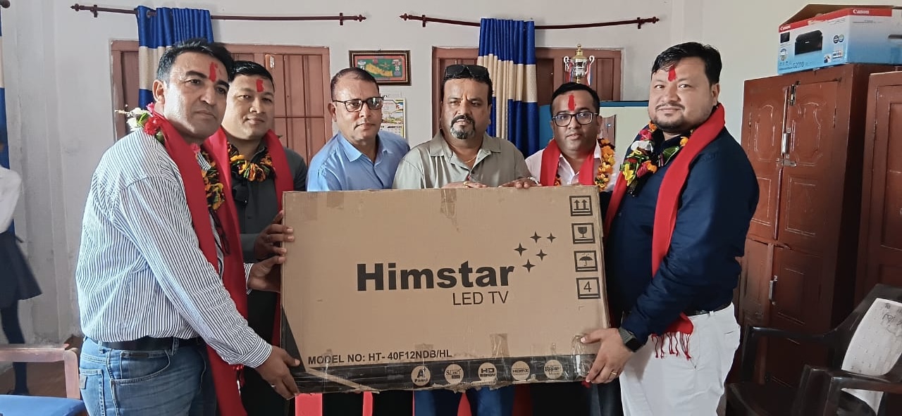 झापाली समाज साउदी अरबद्वारा त्रिभुवन माध्यमिक विद्यालय, शिवसतासी–४, झापामा LED उपकरण हस्तान्तरण