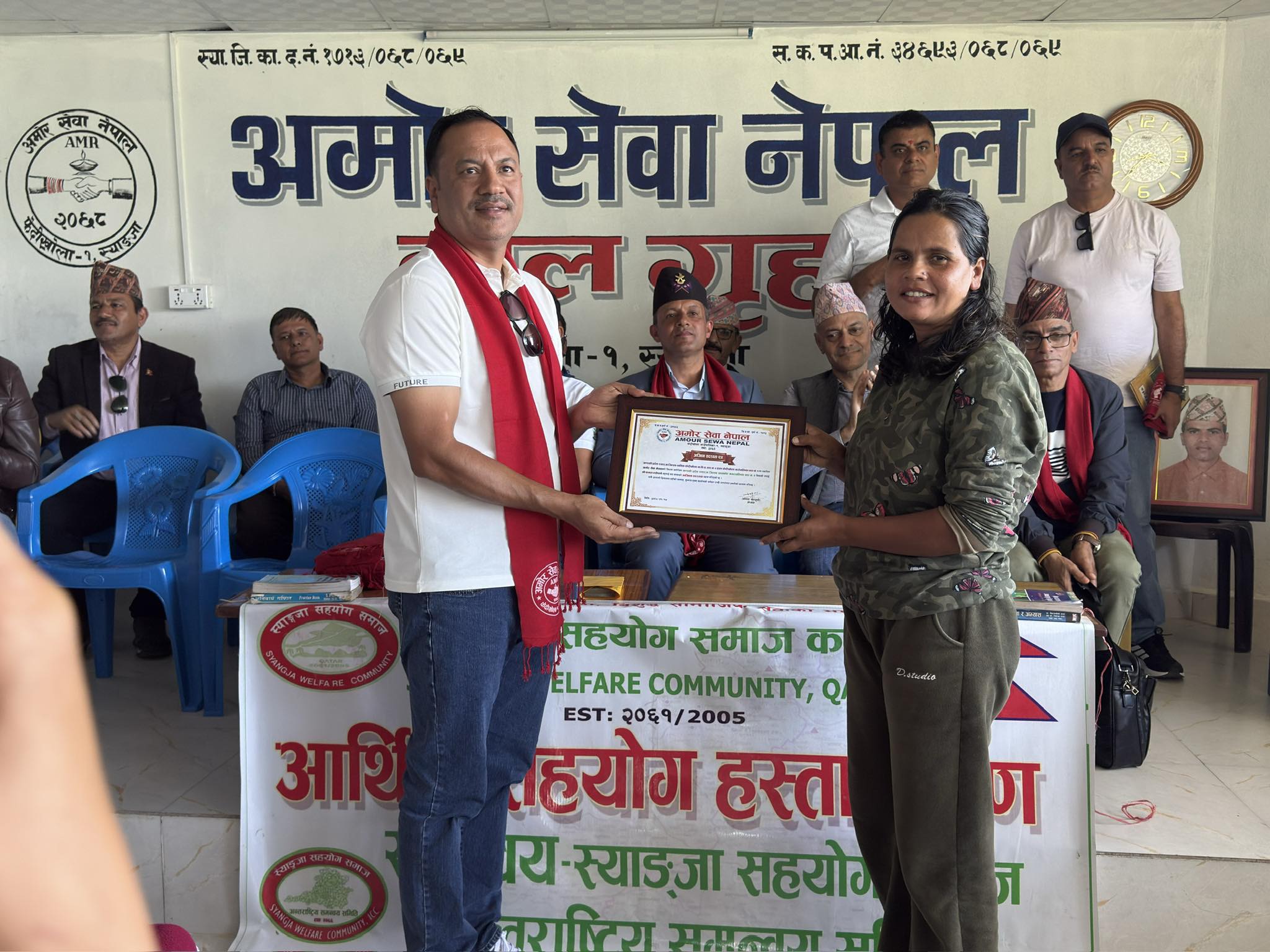 स्याङ्गजा सहयोग समाज कतारद्वारा सहयोग रकम हस्तान्तरण