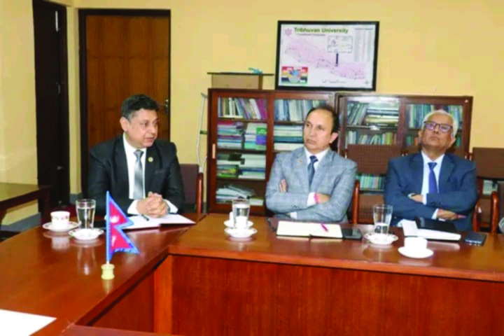 त्रिविले प्रवासी नेपालीलाई अनलाइनमा पढाउने