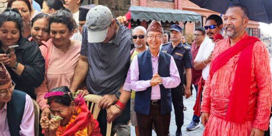 मच्छिन्द्रनाथका पानेजु मणिक फूलप्रसाद लिई पुगे कीर्तिपुर