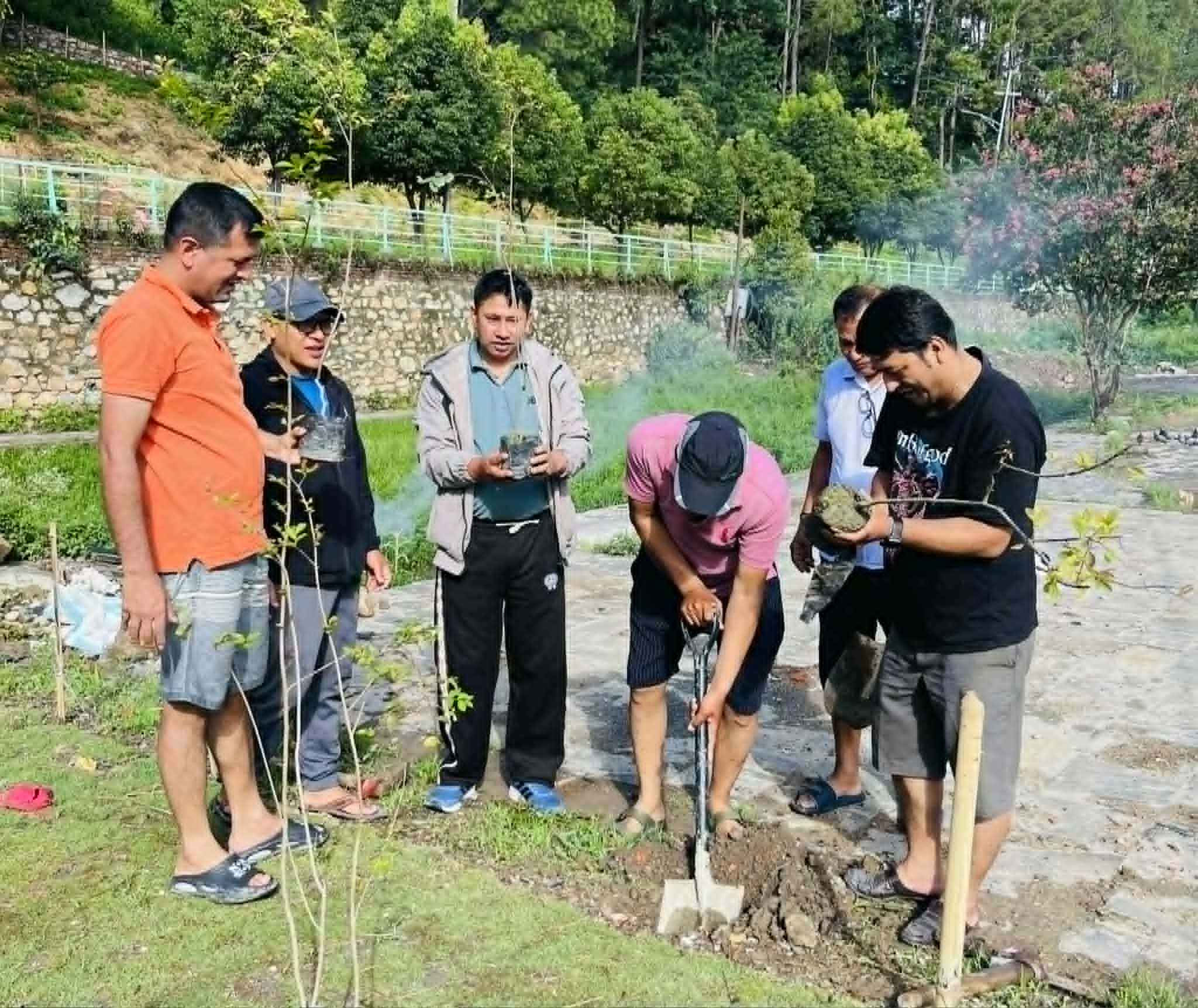 कीर्तिपुर २ गःसि क्षेत्रमा बृक्षरोपण, चौर संरक्षणमा स्थानीय उपभोक्ता सक्रिय