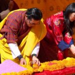 भुटानका राजा र रानीद्वारा दसैँको राजकीय टीकाको आशीर्वाद प्रदान