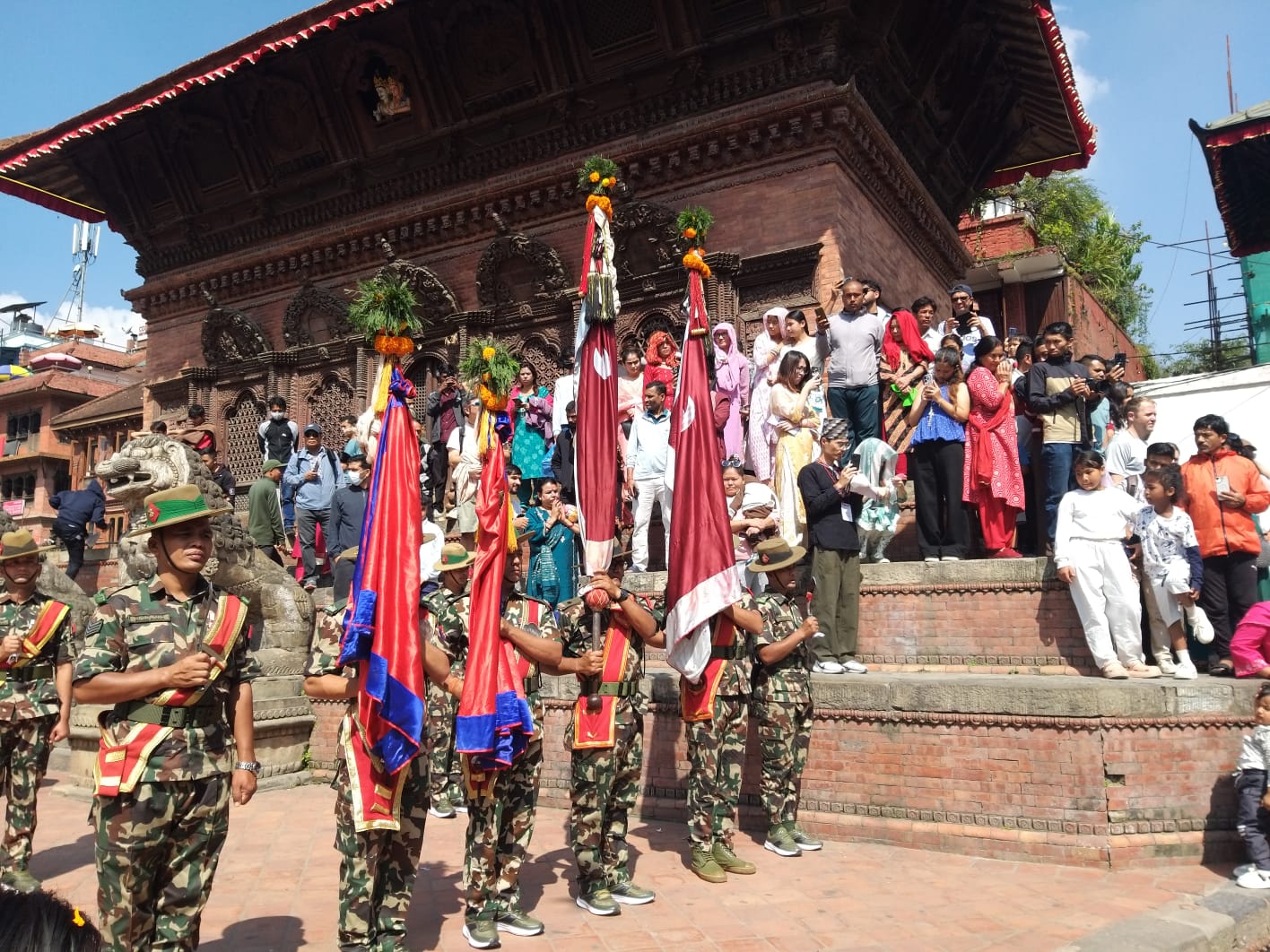 बसन्तपुरको दसैँघरमा भित्रियो फूलपाती